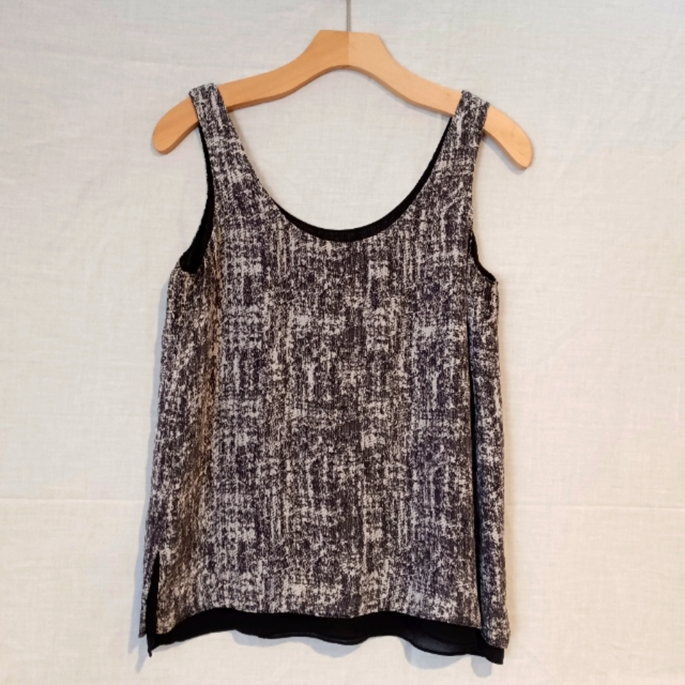 VINCE Silk Tank Top Sleeve Black Scoop Neck 2-Layer Size Small